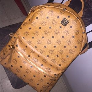 Mcm back pack Stark no Studs